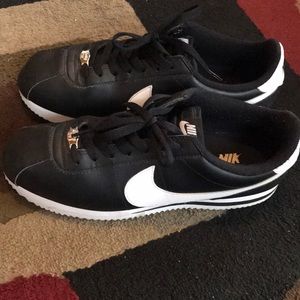 Im sellin some nike cortez